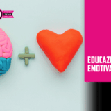 Modellini di un cervello e un cuore in pasta modellabile, con il testo "Educazione Emotiva"
